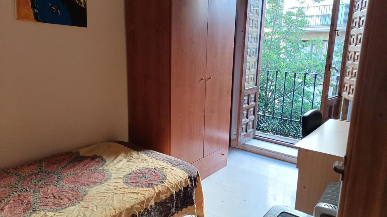 Single Room In Center Of غرناطة المظهر الخارجي الصورة